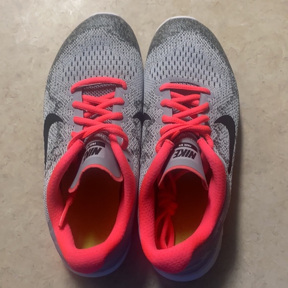 Nike Free RN Youth Wolf Grey & Racer Pink Running Shoes - Picture 2 of 10